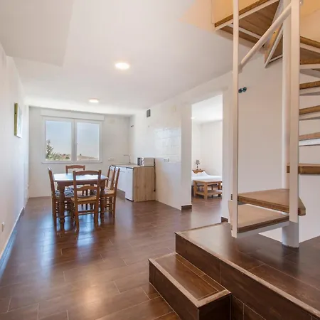 El Cuartel - Avila Villatoro